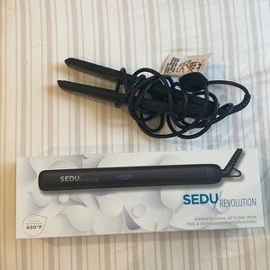 Like new Sedu Revolution flat iron. Tourmaline Ceramic Plates